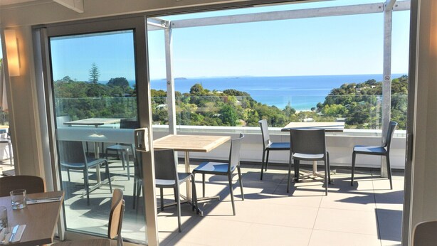 Restaurant - Villa Sanctuary at Palm Beach (Waiheke Island)
