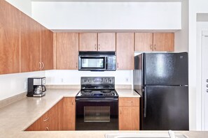 Réfrigérateur, micro-ondes, four, lave-vaisselle