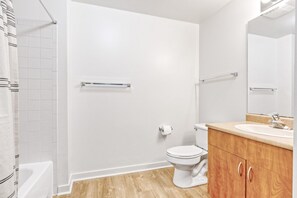 Sèche-cheveux, serviettes fournies