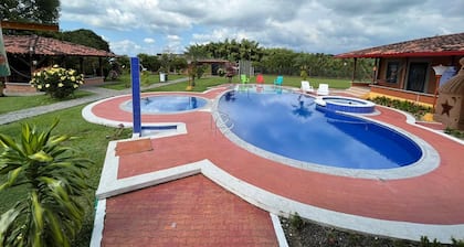 Cerca a filandia, parque del cafe, panca y parque los arrieros