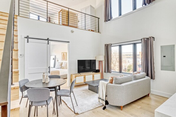 TV, stereo - Hip Eastern Market 2BR w/ W/D & Rooftop, near TJ & Metro, by Blueground (Washington, D.C.)