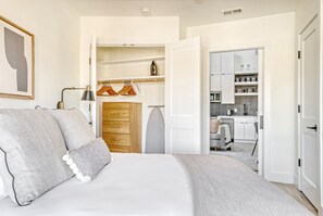 2 quartos, ferros/tábuas de passar roupa, Wi-Fi, roupa de cama