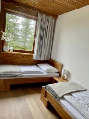 4 bedrooms, free WiFi, bed sheets