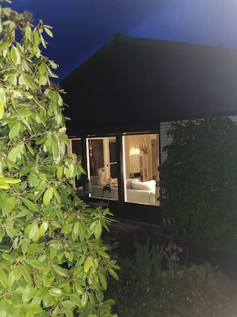Exterior detail. Holiday Home on Lake 'Hennesee' with Wi-Fi, Terrace & Garden