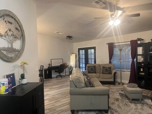 Interior - Lovely, Peaceful, and Modern Las Vegas Home! Close to Strip! (North Las Vegas)