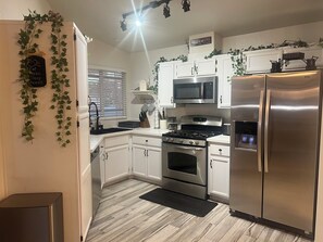 Fridge, microwave, oven, stovetop - Lovely, Peaceful, and Modern Las Vegas Home! Close to Strip! (North Las Vegas)