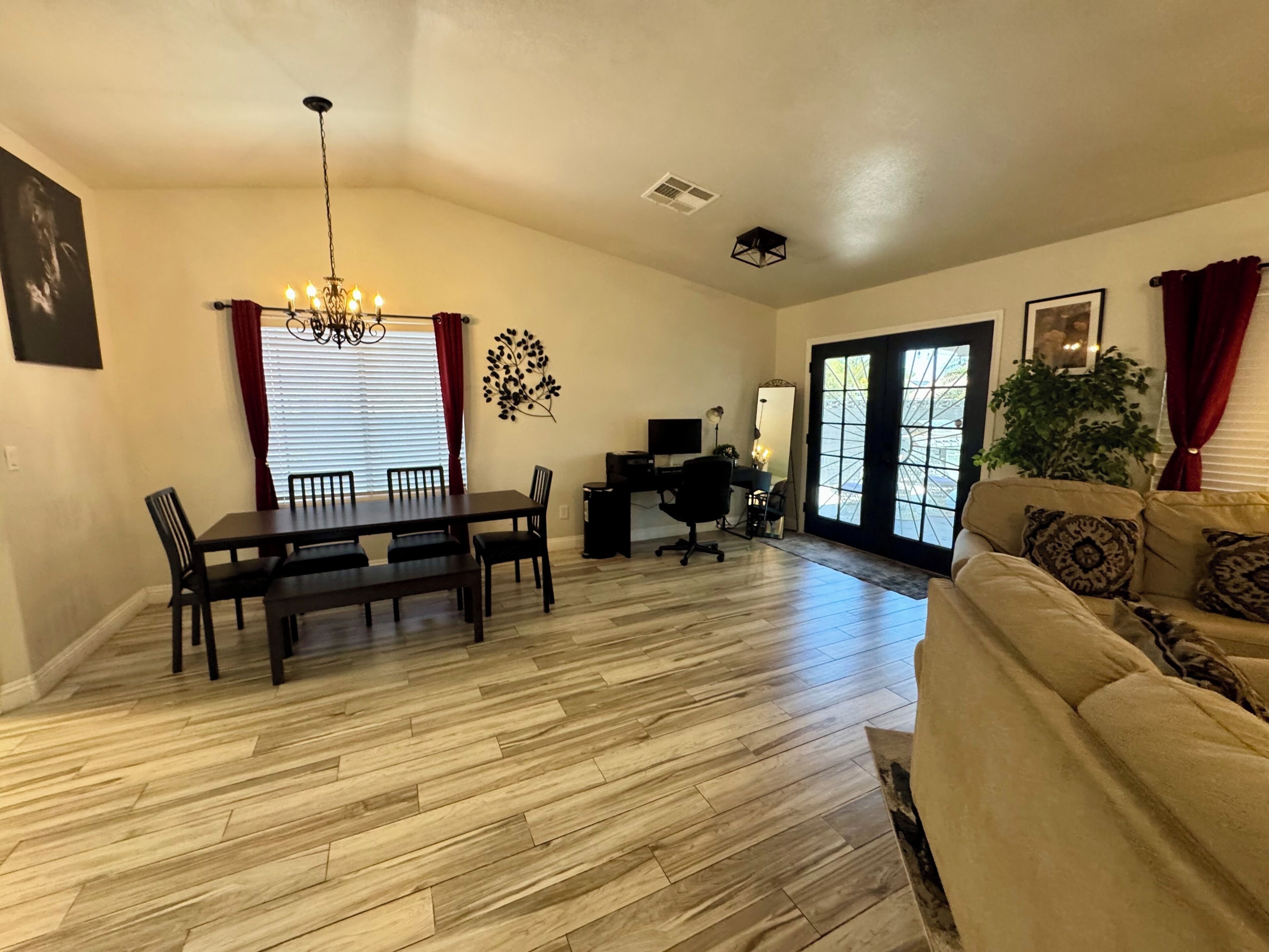 Lovely, Peaceful, And Modern Las Vegas Home! Close To Strip! - North Las Vegas, NV