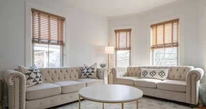 The Newport Haven - 3 Bedroom, 1 Bath in 5th Ward