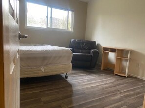 Dilengkapkan perabot secara berasingan, Wi-fi percuma, cadar katil 