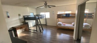 WHOLE Family - Rosemont - Hostel