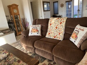 Smart-TV, Kamin, Bücher