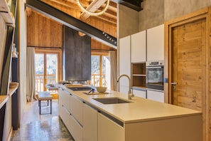 Køleskab, ovn, kogeplade, opvaskemaskine