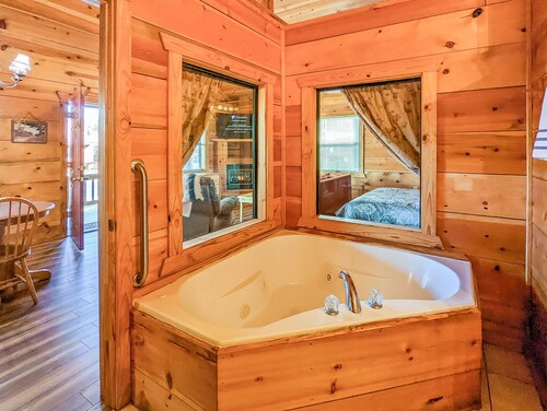 #44 Pinewood Cabin ~ next to the square