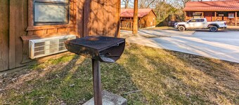 #44 Pinewood Cabin ~ next to the square