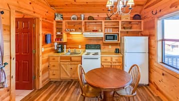 Frigorífico, microondas, horno y lavavajillas