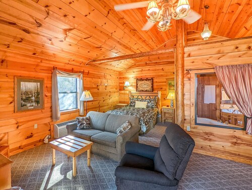 #45 Pinewood Wilderness Way