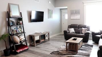 Smart TV, lareira, videogames, pebolim