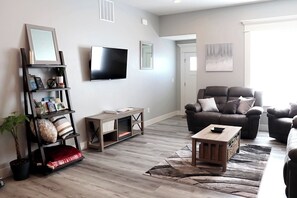 Smart TV, chimenea, videojuegos y futbolito 