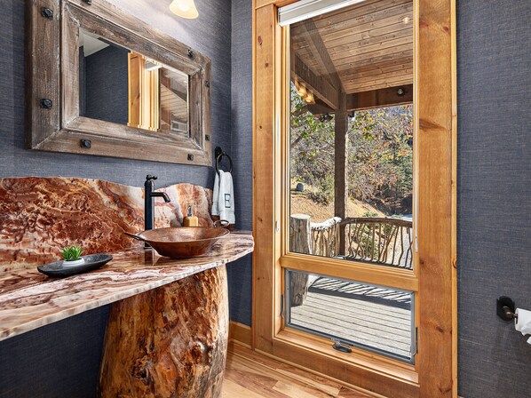 Interior - Luxury Mountain Estate w Panoramic Mountain Views (Clyde)