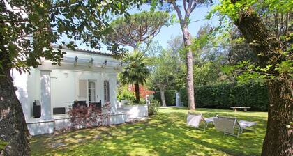 Private Villa for 8 Persons with garden and beach resort