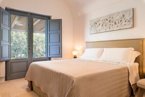 5 Schlafzimmer, Schreibtisch, Bügeleisen/Bügelbrett, kostenloses WLAN