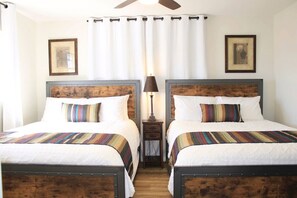 3 bedrooms, internet, bed sheets - Willard Lodge | Hottub (Pottsboro)