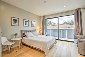 3 bedrooms, desk, iron/ironing board, Internet - Chic Coronado Retreat w/ Patio & 4 Cruiser Bikes! (Coronado)