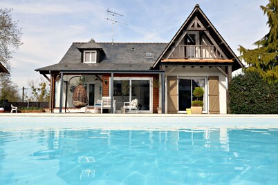 6 bedroom vacation home with swimming pool - La Belle Rochette