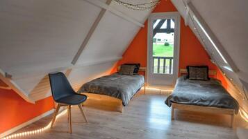 6 bedrooms, iron/ironing board, free WiFi