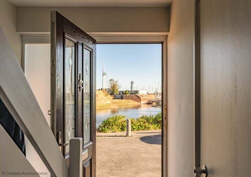 Rampart View -  a house that sleeps 6 guests  in 3 bedrooms