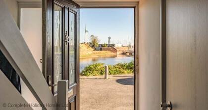 Rampart View - a house that sleeps 6 guests in 3 bedrooms