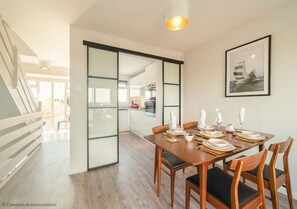 Dining - Rampart View -  a house that sleeps 6 guests  in 3 bedrooms (Gosport)