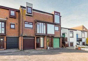 Exterior - Rampart View -  a house that sleeps 6 guests  in 3 bedrooms (Gosport)