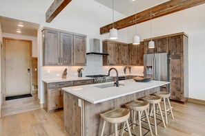 Fridge, microwave, oven, stovetop - Luxury Villa 403 In Resort I Private Hot Tub I Great Views I Best Price I Discounted Attractions (Winter Park)