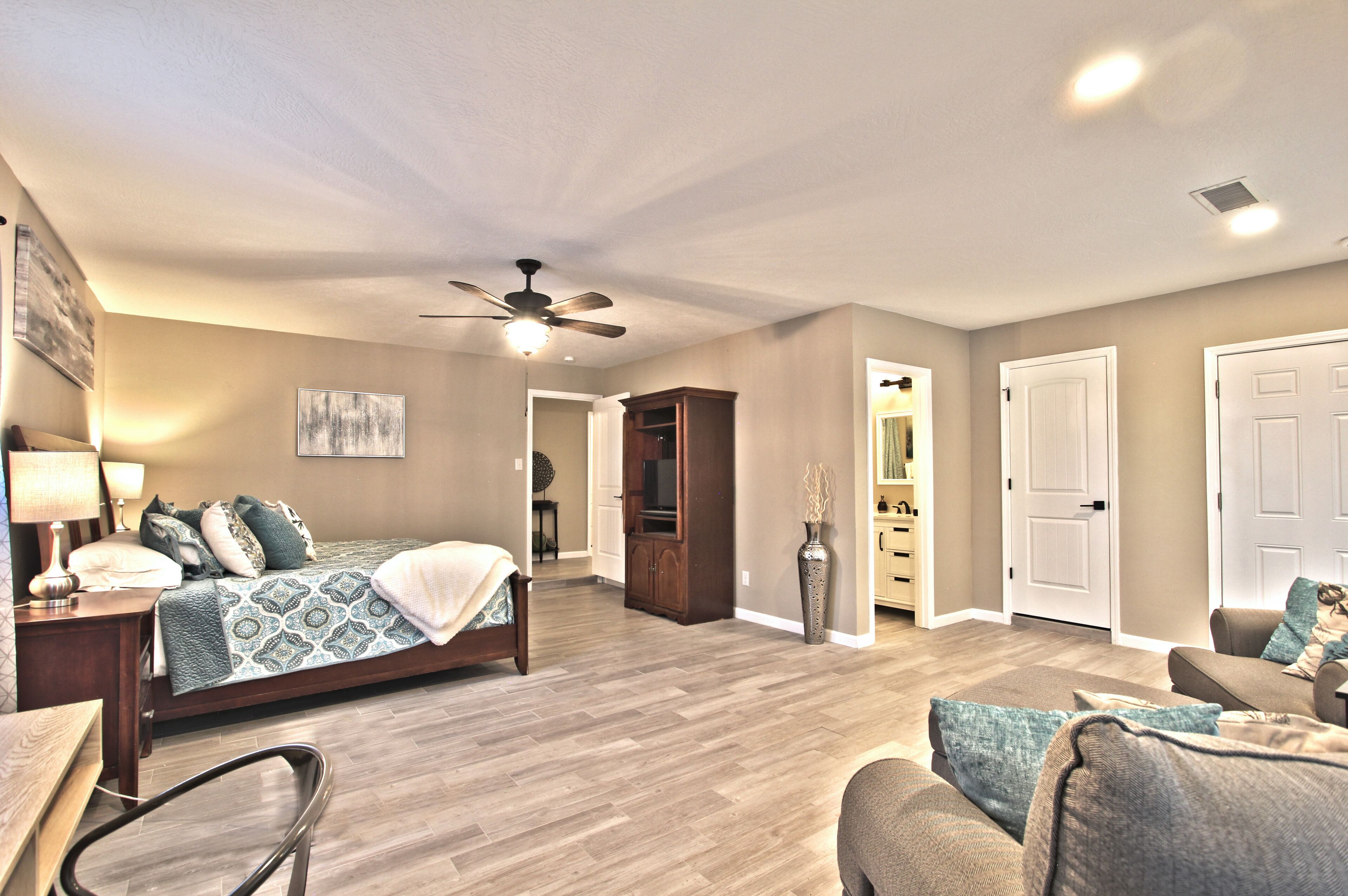 6 dormitorios, escritorio, tabla de planchar con plancha y wifi gratis