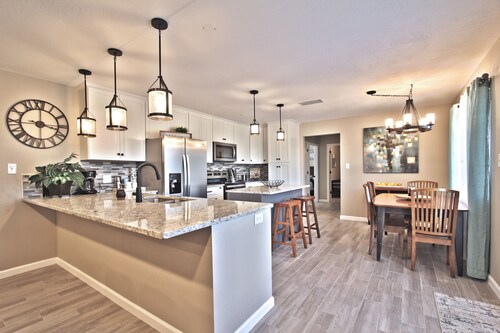 Remodeled 6 Bed, 5 bath on 15 acres!!! Owned and  Operated by a Premier Host!