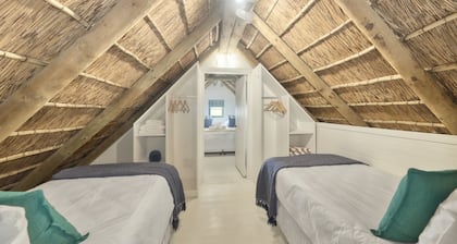 Luxury Beach Home | Games room & Braai | Pet friendly