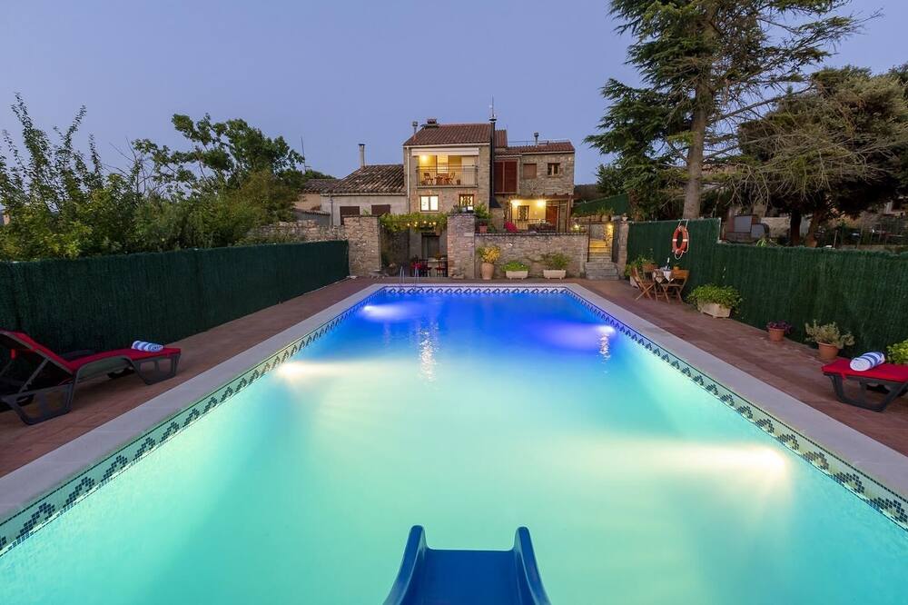 Villa \"Sleeps 10 Private Pool\" with Mountain View, Private Pool & Wi-Fi