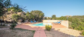 Holiday Home Villa Alice with Garden, Shared Pool & Wi-Fi