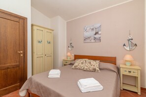 2 slaapkamers, een strijkplank/strijkijzer, gratis wifi, beddengoed