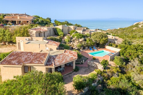 Holiday Home Villa Alice with Garden, Shared Pool & Wi-Fi