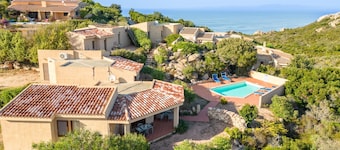 Holiday Home Villa Alice with Garden, Shared Pool & Wi-Fi
