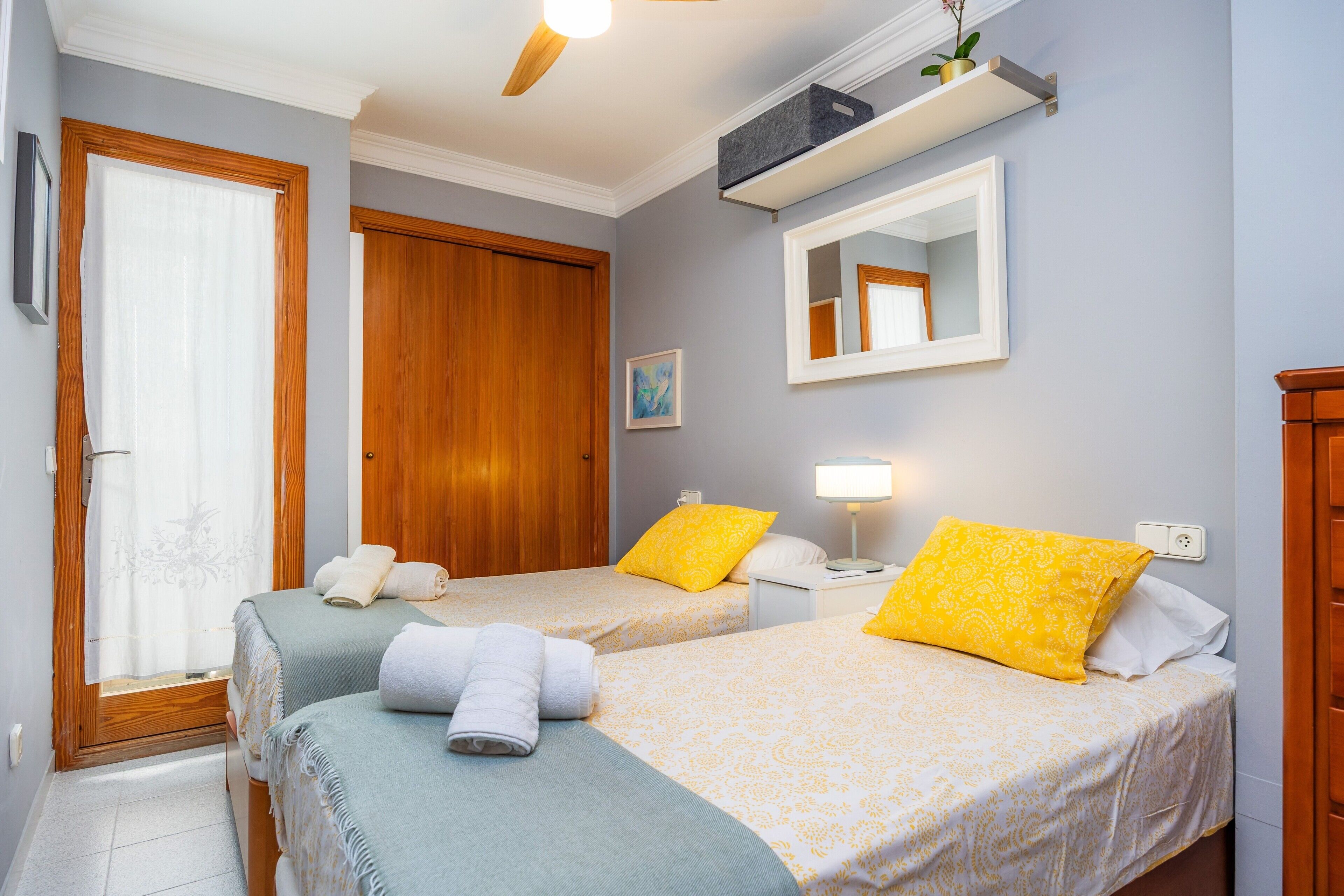 1 dormitorio, tabla de planchar con plancha, wifi gratis y ropa de cama