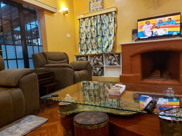 Flat-screen TV - Eldopalm Guesthouse (Eldoret)