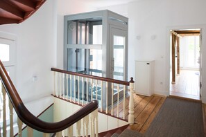 Unclassified image, 3 of 14, button