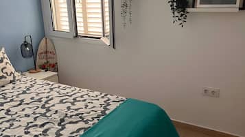 2 chambres, fer et planche à repasser, accès au Wi-Fi (inclus)