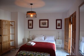 3 bedrooms, iron/ironing board, free WiFi, bed sheets - 2-bed Apartment close to Historic Centre with Rooftop Terrace & Wi-Fi (CORDOBA)