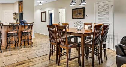 Fabulous Spacious Condo with Lake Access and Free Local Attraction Tickets!