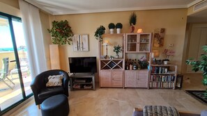 Fernseher, DVD-Player, Stereoanlage
