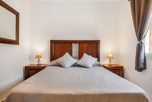 2 bedrooms, free WiFi, bed sheets - Holiday Home "Casita Torre de Meca 1 Piscina" with Pool, Terrace & Garden (Los Caños de Meca)